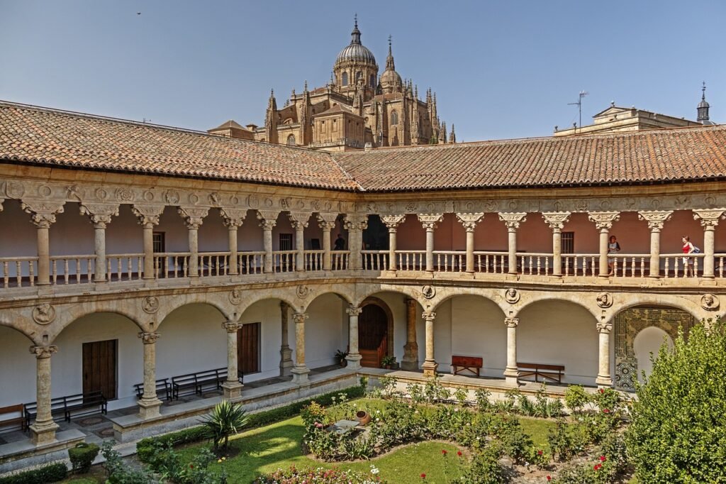 cloister of las dueñas, salamanca, courtyard