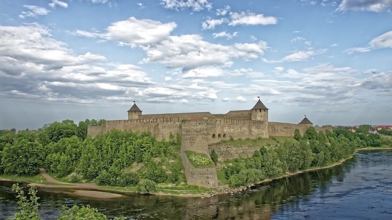 fortress of ivangorod, narva river, castle